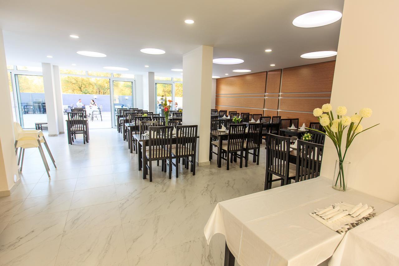 Scandinavian Hotel - Ulcinj Ulqin エクステリア 写真